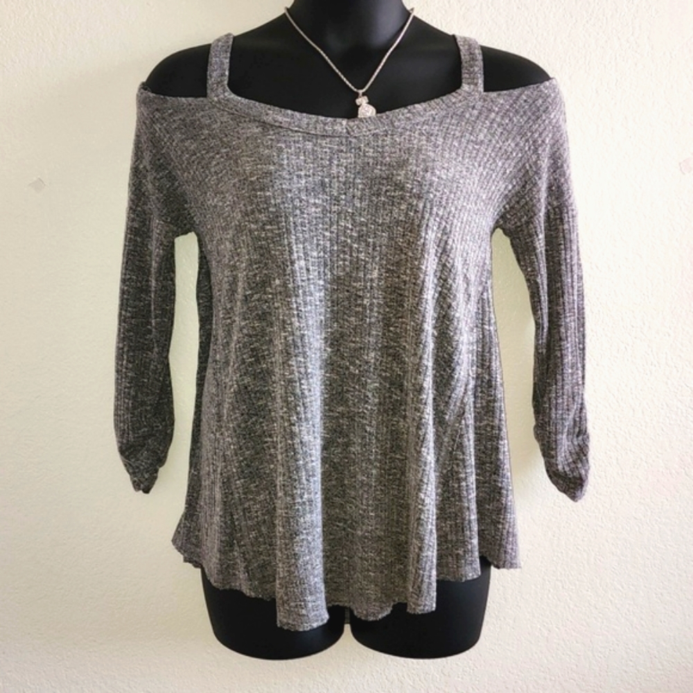 UMGEE Ribbed Knit Grey Sweater Long Sleeve Peekaboo Shoulder Size Small